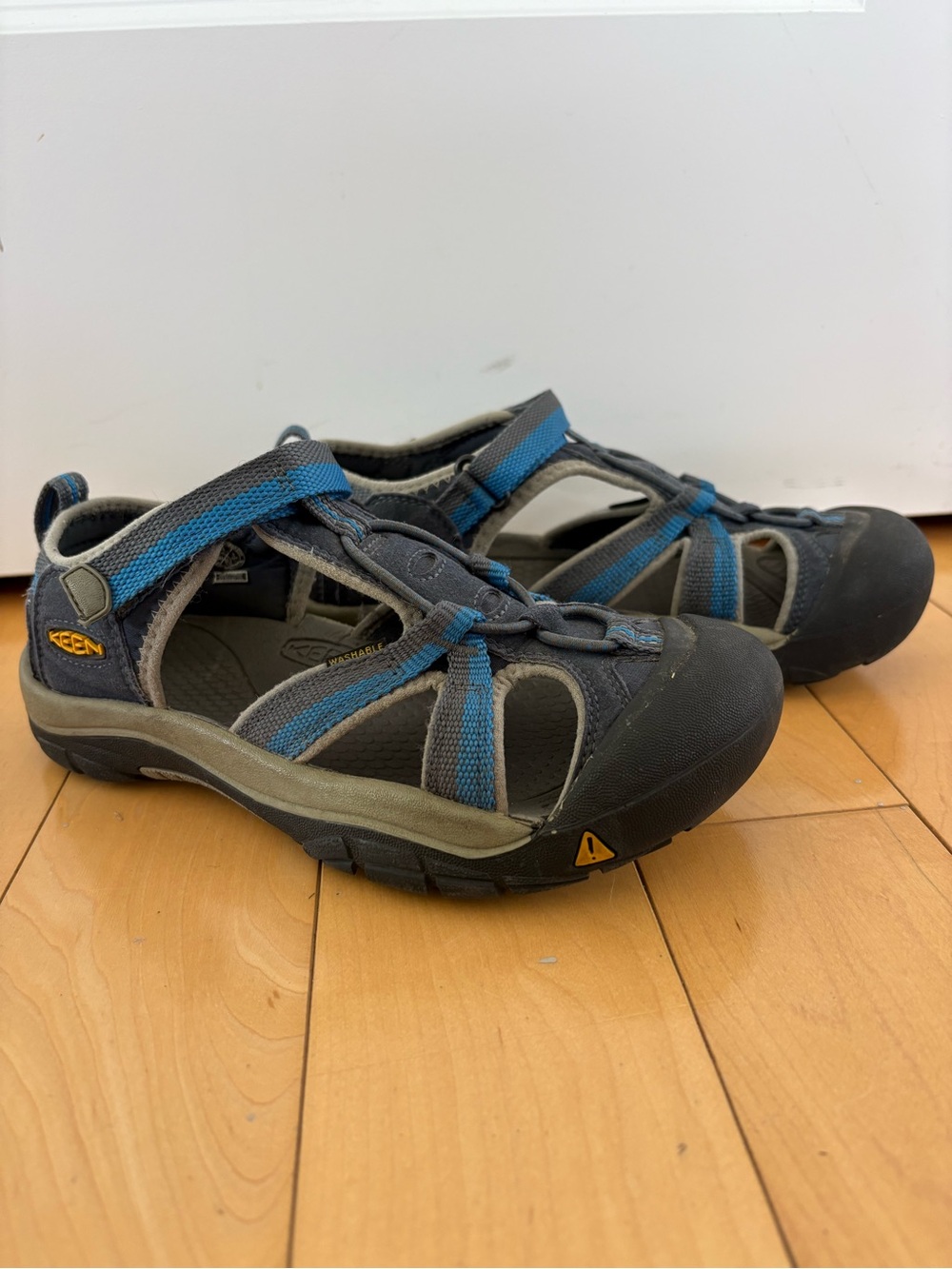 Keen sport sandals in navy and blue